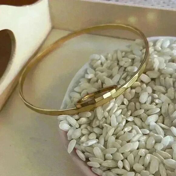 Hammered gold tone ring and bracelet - Picture 1 of 4